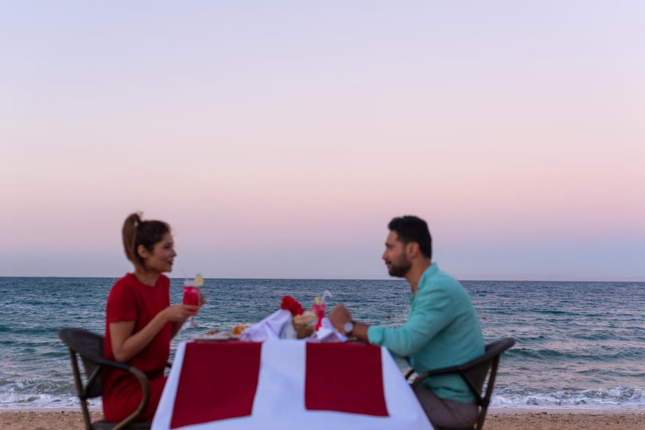 Grand Ocean El Sokhna Hotel Ain Sukhna Exterior photo A couple dining on the beach