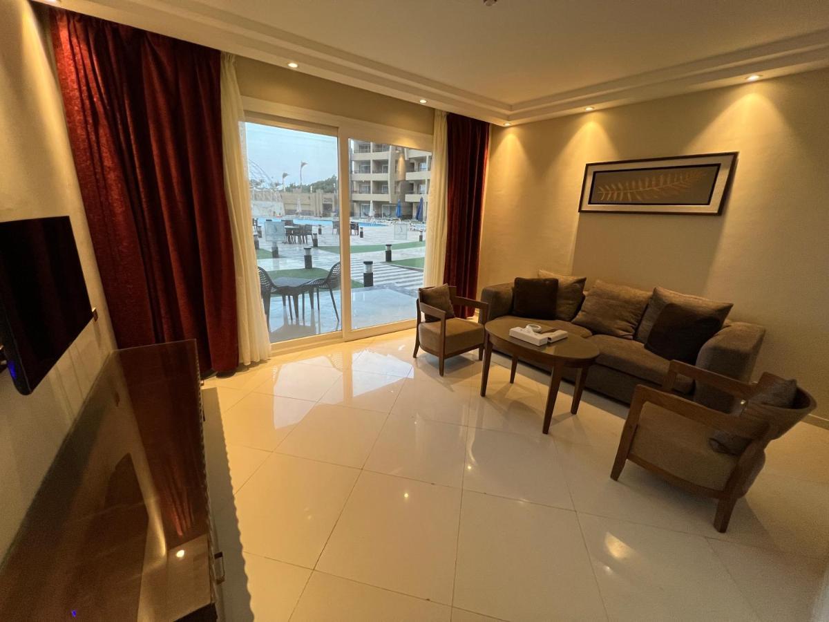 Grand Ocean El Sokhna Hotel Ain Sukhna Exterior photo A living room in a hotel suite